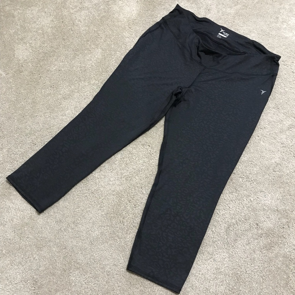 Old Navy Workout Crop Leggings Cheetah Print